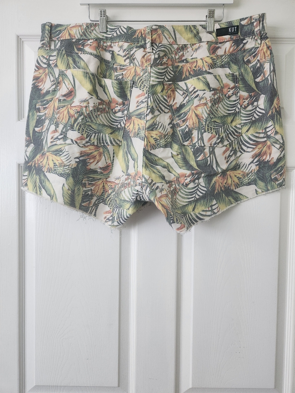 Kut from the Kloth Tropical Leaf Print Denim Cutoff Shorts - Women's 18 - Picture 6 of 7